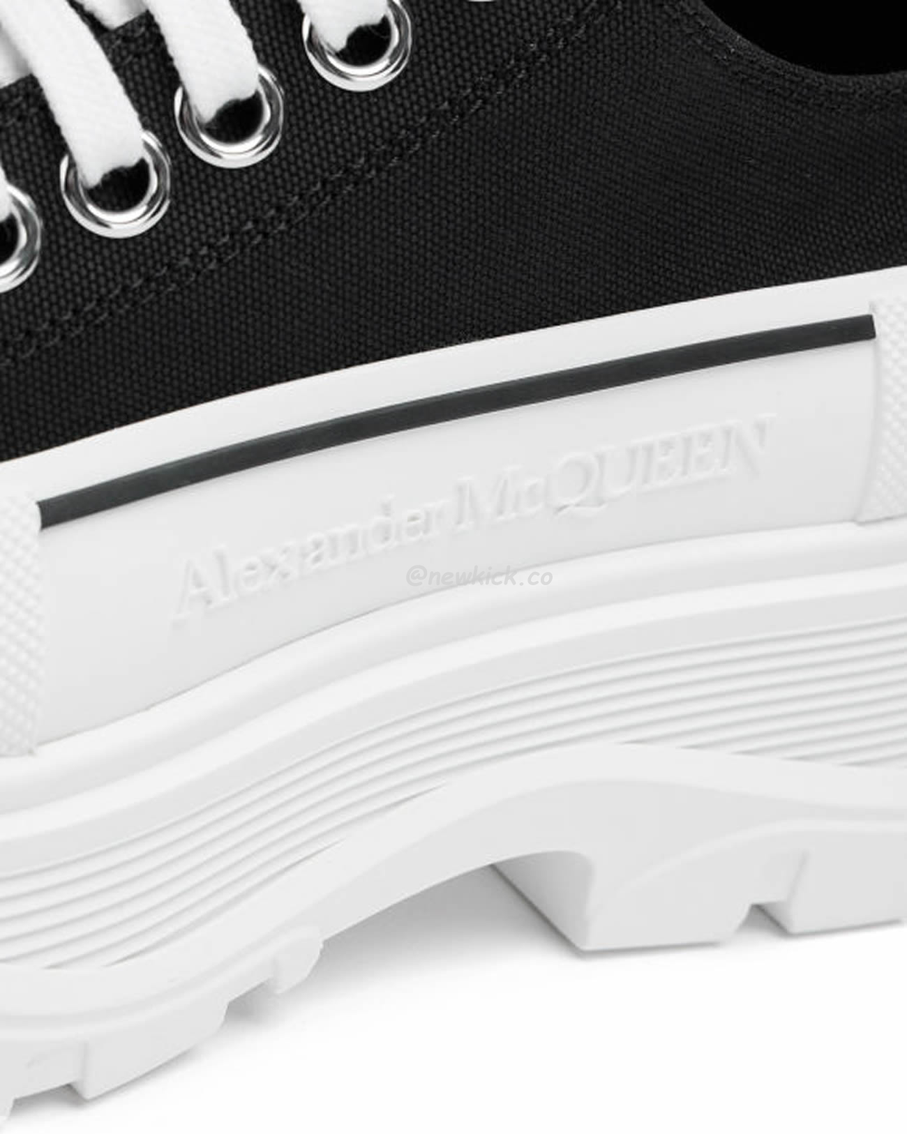 Alexander Mcqueen Tread Slick Low Lace Up Black White (7) - newkick.vip